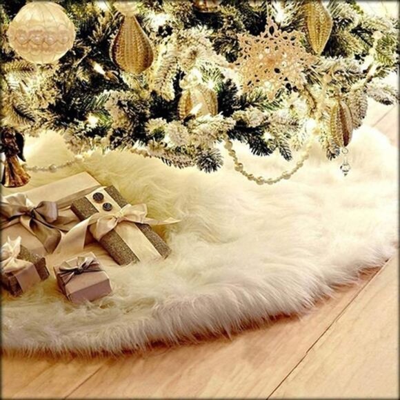36 Inch Luxury Fur Christmas Tree Skirt - Picture 1 of 3